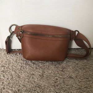 Universal Thread Cross body bag